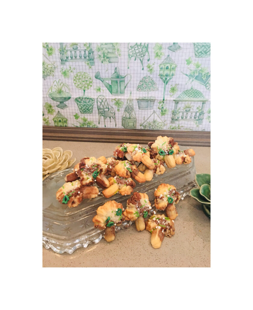 A clear tray with some cookies on top of it